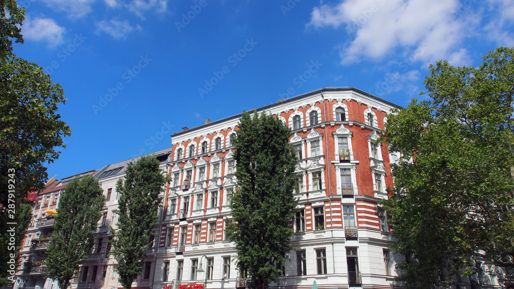 Fototapeta premium Berlin: Altbauten in Prenzlauer Berg und Pankow