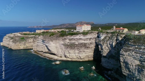 Falaises et citadelle de Bonifacio vues du ciel