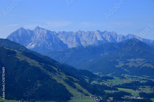 Blick auf das Kaisergebirge in Ostalpen in Tirol