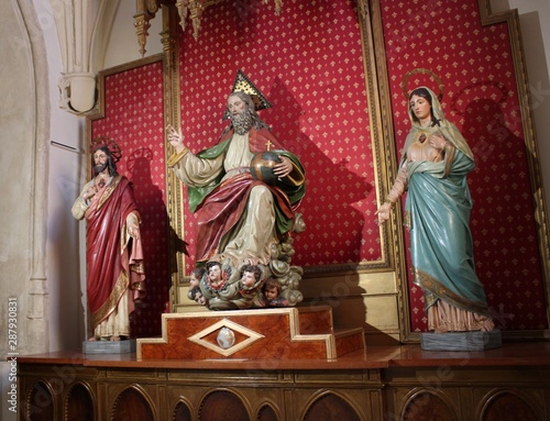 Esculturas religiosas en una iglesia de Madrid