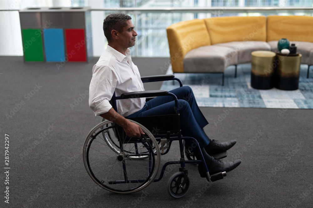Obraz premium Caucasian disabled businessman sitting on wheelchair in office