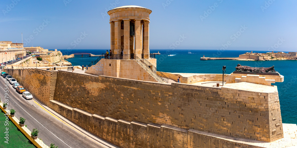 Obraz na płótnie War siege Memorial in Valletta, Malta w salonie