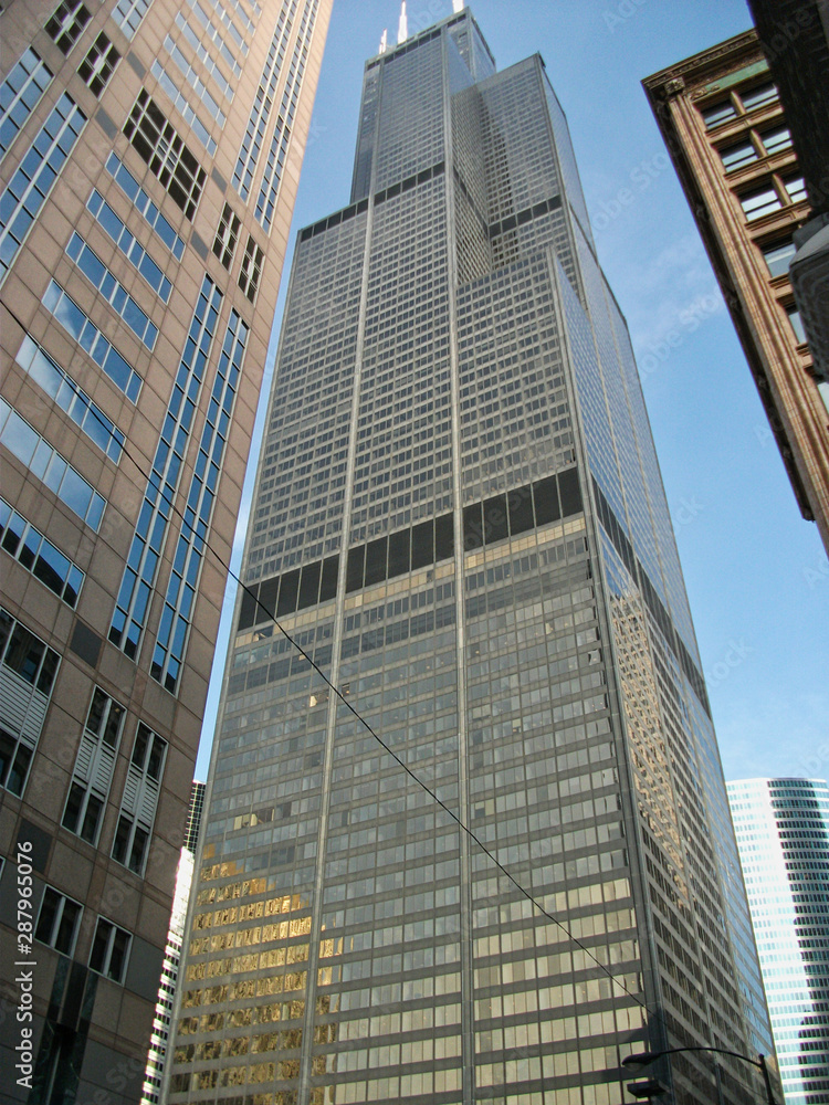 Naklejka premium view to the skyscrapers in chigago
