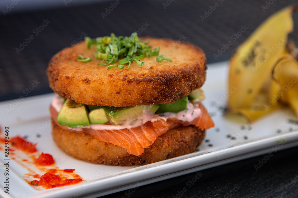 Hamburguesa de salmon Hamburguesa de salmon