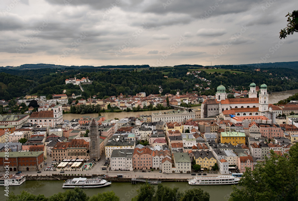 Blick auf die Panoramablick auf die Altstadt von Passau in Niederbayern, Bayern, Deutschland