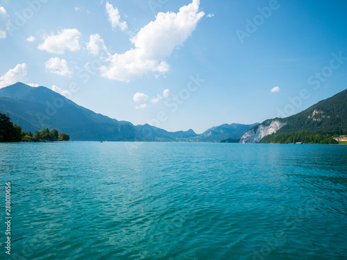 Wolfgangsee, Salzkammergut, Österreich, an einem sonnigen Sommertag © naturenow
