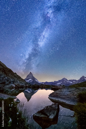 Obraz na plátně Milky way over lake Riffelsee with the reflection of the Matterhorn,  Zermatt, S