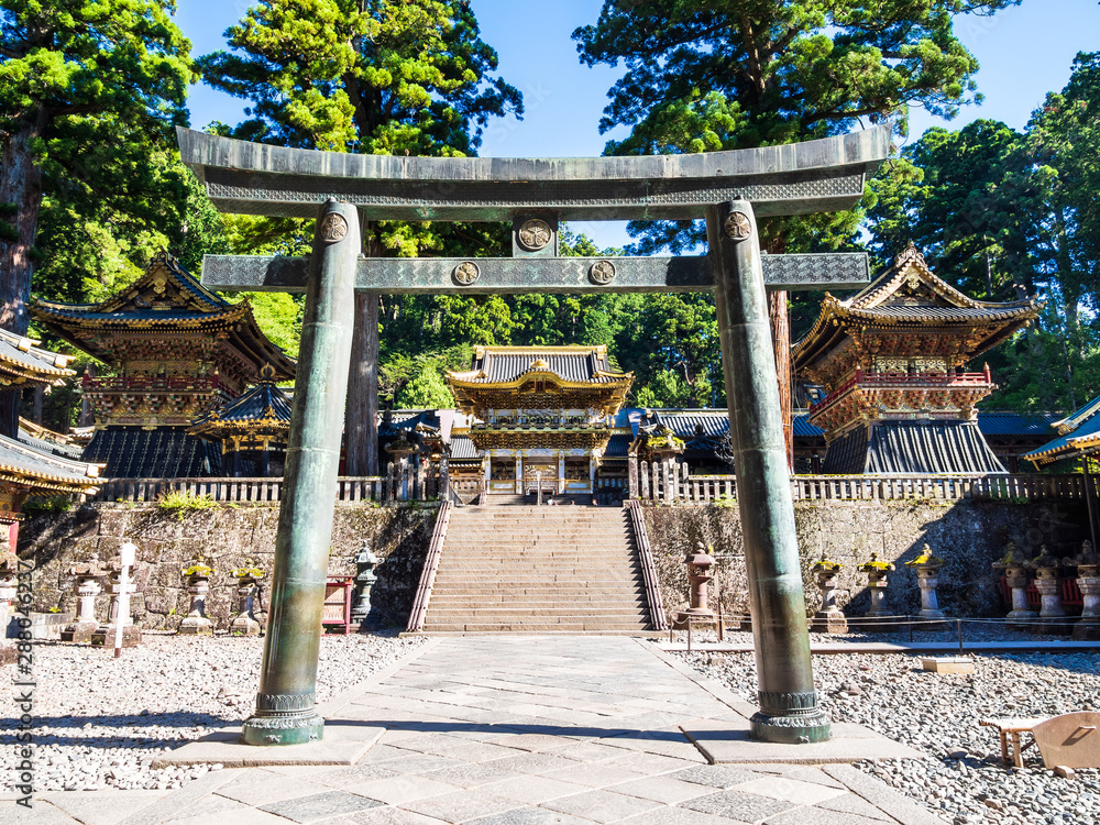 日光東照宮 唐銅鳥居と陽明門 Stock 写真 Adobe Stock 日光東照宮 唐銅鳥居と陽明門 Stock 写真 Adobe Stock