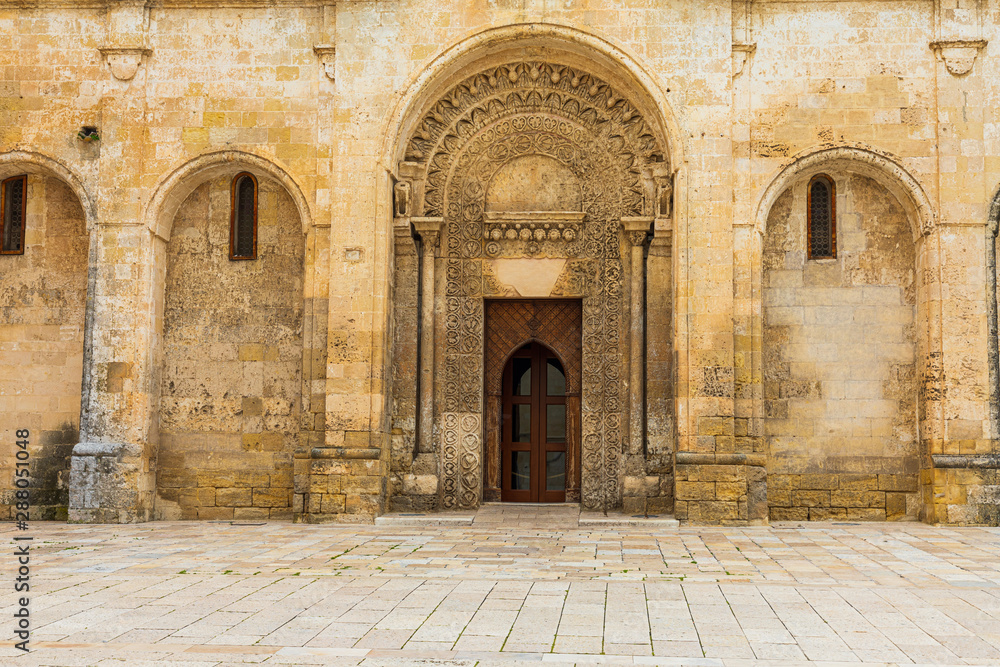 Fototapeta premium Włochy, Basilicata, Prowincja Matera, Matera. Fasada Chiesa di San Giovanni Battista, kościół św. Jana Chrzciciela.