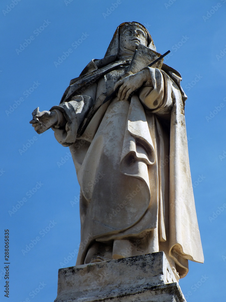 Estatua de Santa Teresa de Jesús en Ávila
