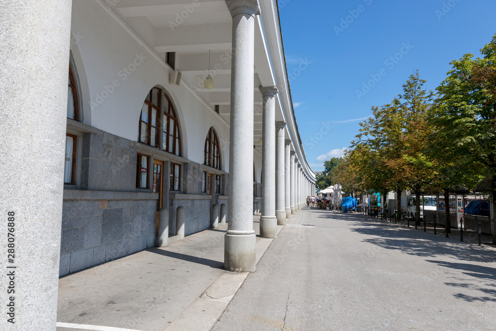 Obraz premium Building with commercial premises in the Central Market area in Ljubljana