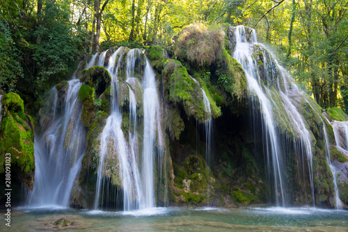 Obraz na plátně Cascades des Tufs bei Arbois im Franche Coté