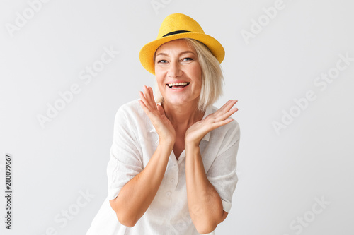 Stylish mature woman on lig...