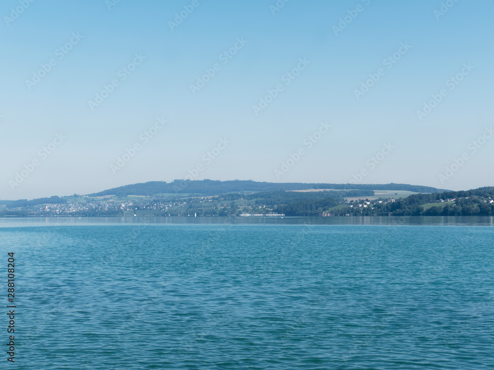 Schweizer Seenlandschaft - Der Hallwilersee. Blick von Beinwil am see nach Norden des sees, richtung Meisterschwanden Schweizer Seenlandschaft - Der Hallwilersee. Blick von Beinwil am see nach Norden des sees, richtung Meisterschwanden