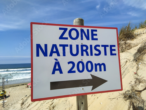 panneau plage naturiste photo