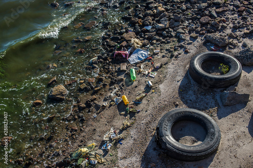 Meeres- und Wasserverschmutzung durch Plastikm  ll