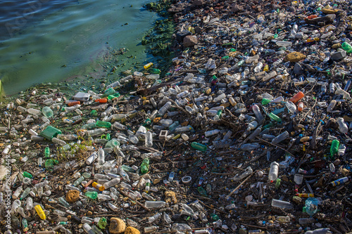 Meeres- und Wasserverschmutzung durch Plastikmüll
