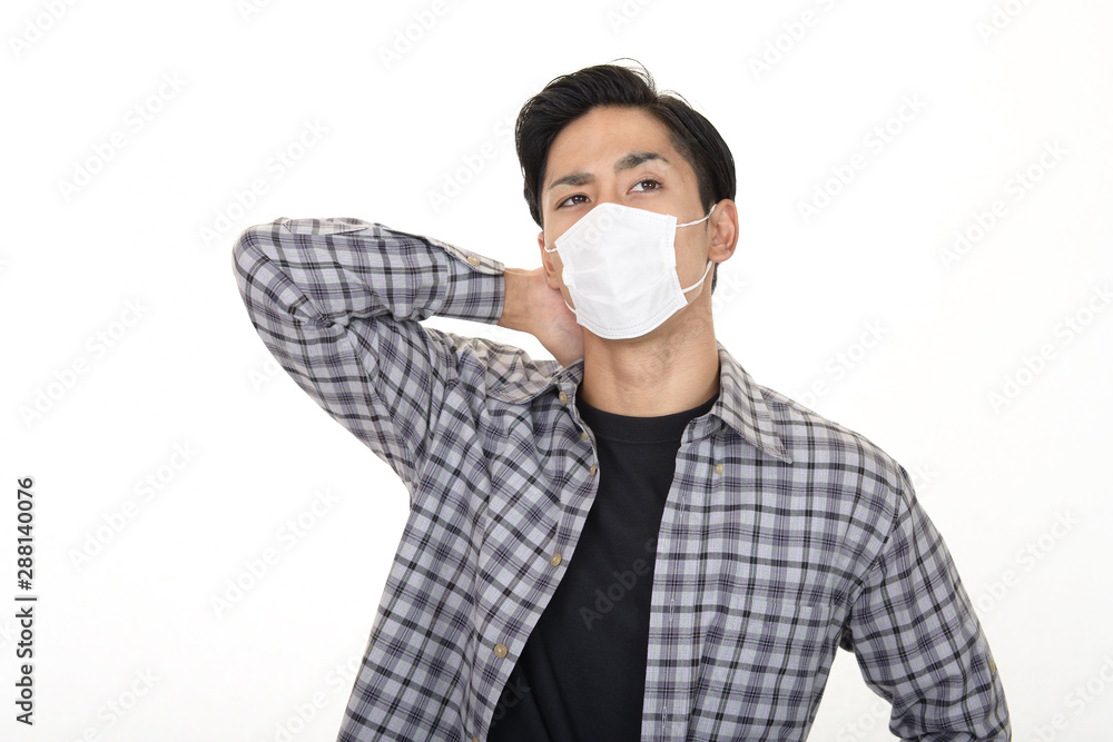 マスクをした若い男性 マスクをした若い男性