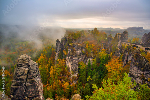 Fotografia Amazing autumn scenery of the Bastei bridge, Saxon Switzerland National Park, Ge