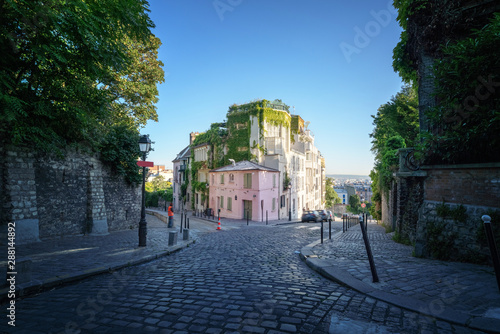 quarter Montmartre in Paris, France © Iakov Kalinin