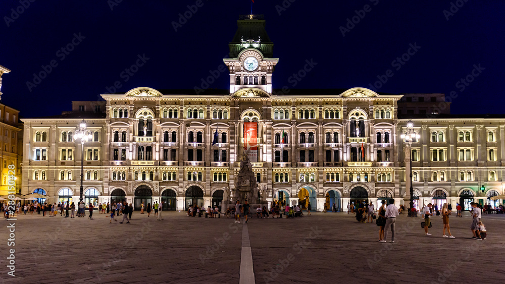 Trieste Piazza Italia vista notturna