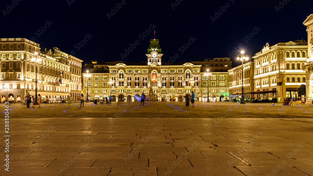 Fototapeta premium Trieste Piazza Italia vista notturna