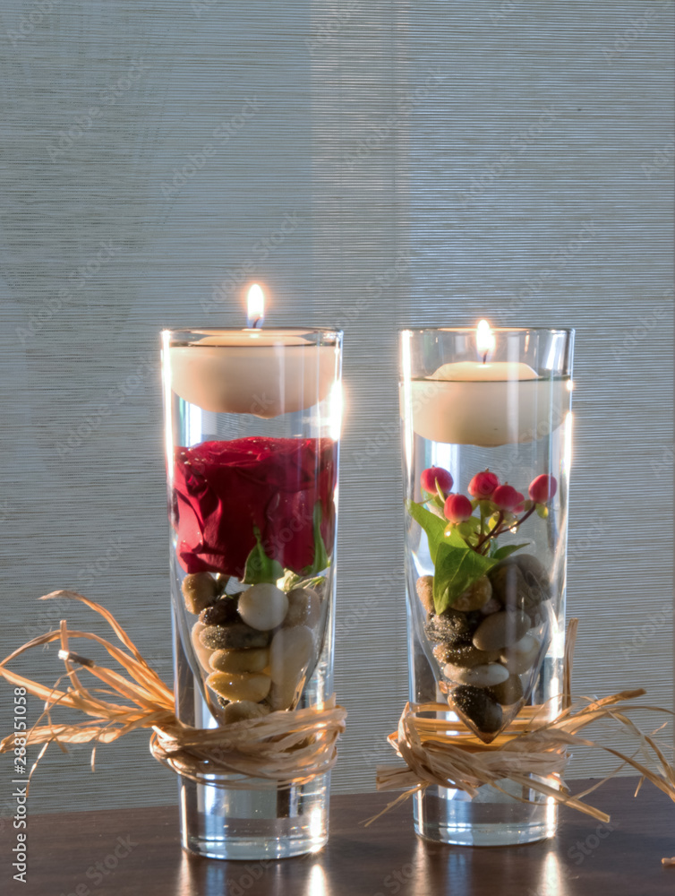 Windlicht Kerze Wasser Blume Rose Hagebutten Tisch Gebäck Flamme Glas Licht  Feuer Weihnachten Stock Photo | Adobe Stock