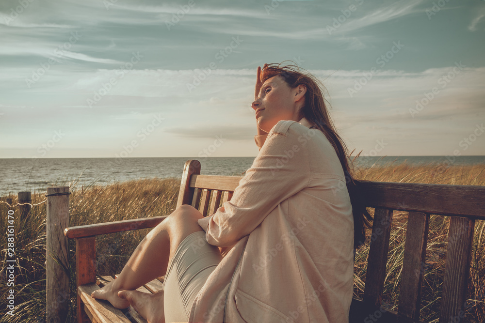 Fototapeta premium Frau am Meer