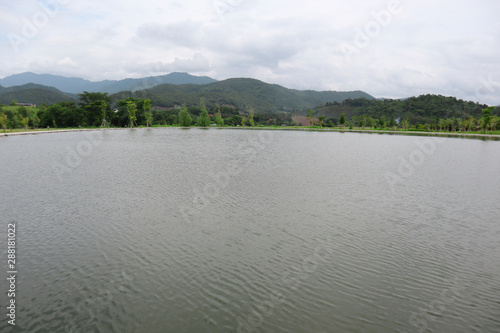 Fototapeta Naklejka Na Ścianę i Meble -  lake with mountain background and white cloud on the sky