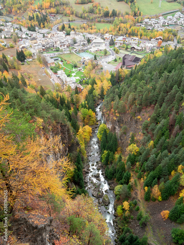 Pré-Saint-Didier: in a natural setting with thermal water springs, waterfalls, streams and green slopes. © FRANCESCO