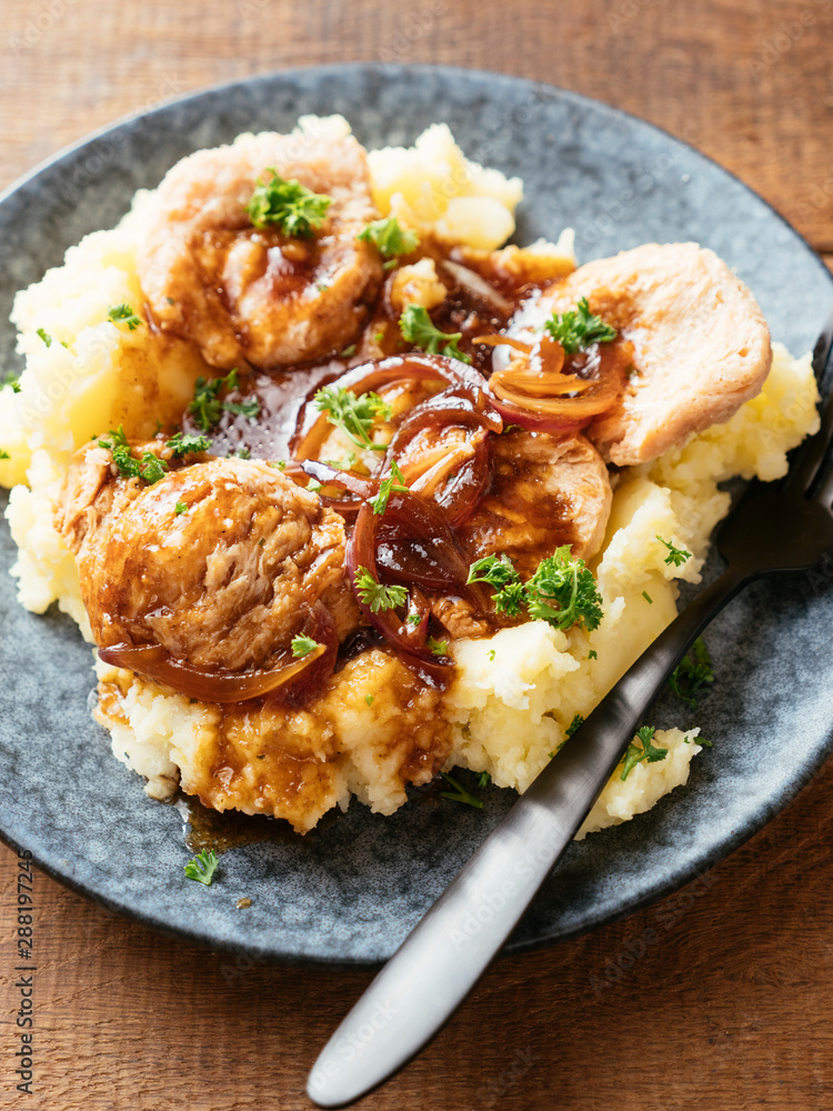 TVP Medallion Bourgogne on Mashed Potatoes TVP Medallion Bourgogne on Mashed Potatoes