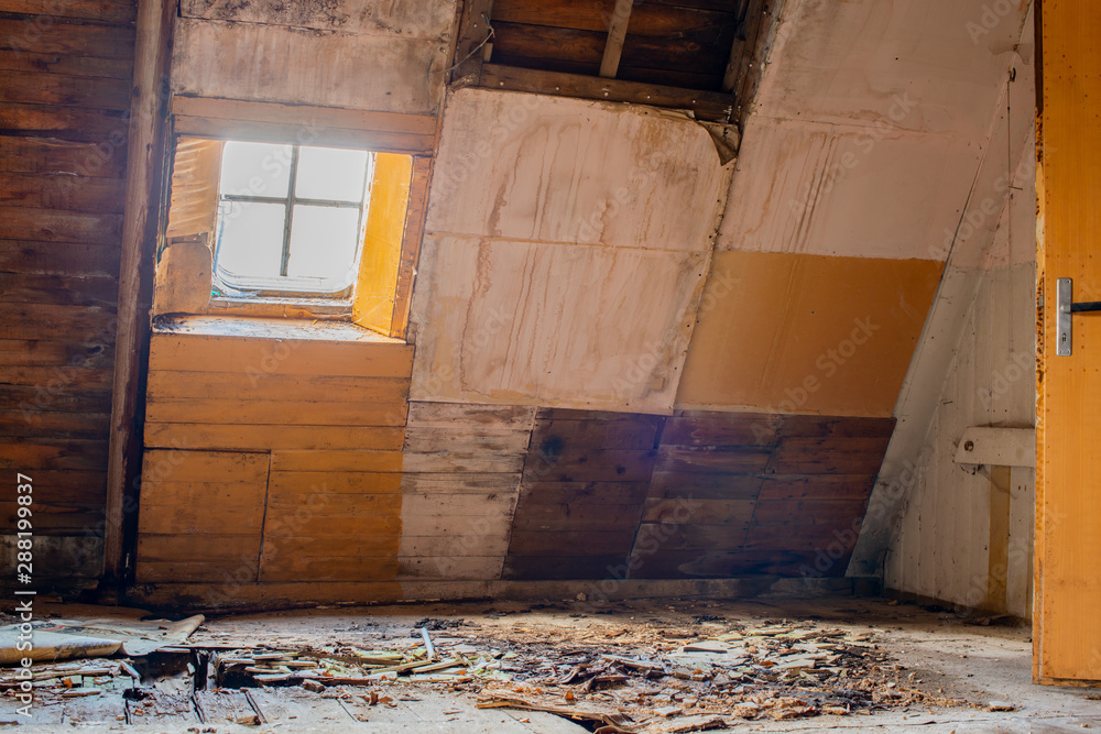 Obraz premium Lost Place alte Herrenhaus Villa Wohnhaus Räume vor dem Zerfall für Fotomontagen