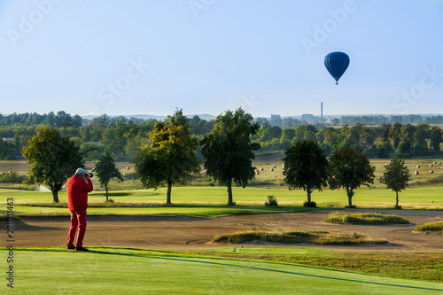 fotograf robi zdjęcie, balon na niebie