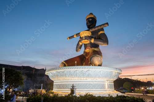 Fényképezés CAMBODIA BATTAMBANG TA DAMBONG STATUE