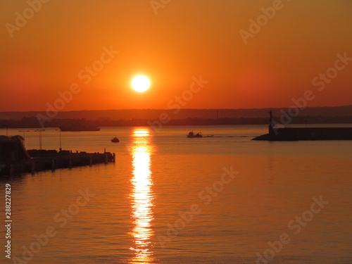 Sonnenaufgang über der Hafeneinfahrt von Palma de Mallorca © Marion
