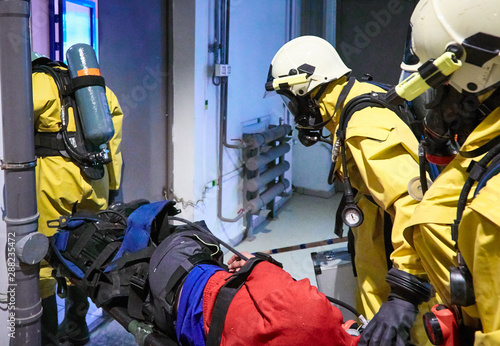 The rescue team is looking for the victim and evacuating him.