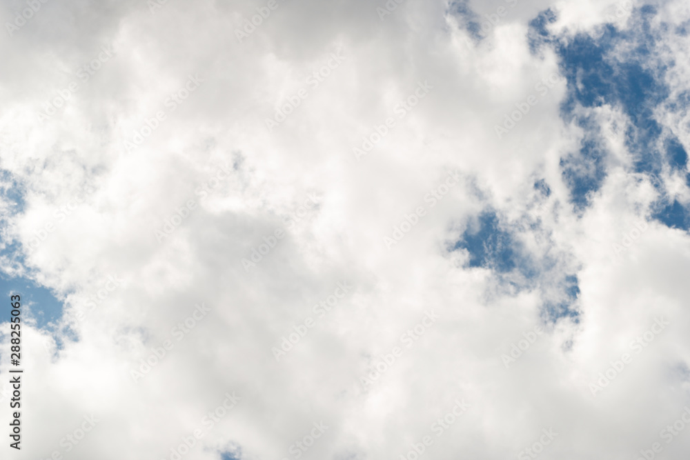 Obraz premium Sky with white clouds