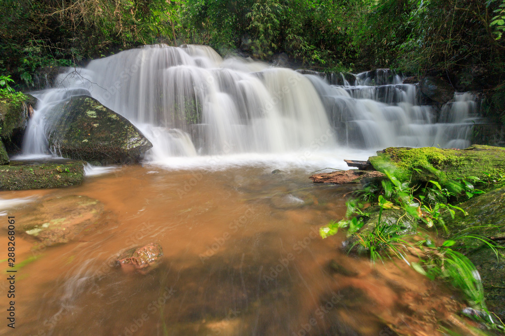 Obraz premium Waterfalls during the rainy season, Thailand.