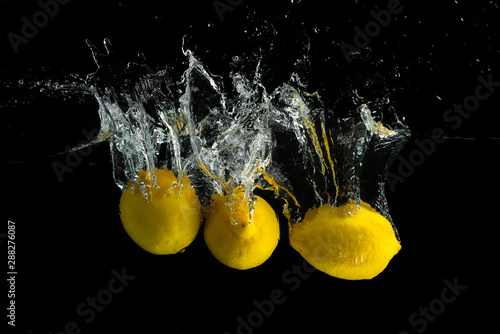 lemon in water splash