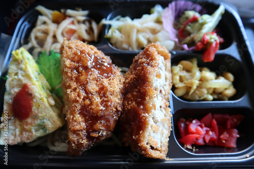 毎日働く人をかげで支える無難な宅配弁当