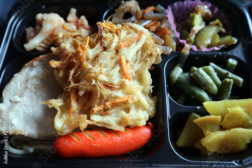 毎日働く人をかげで支える無難な宅配弁当