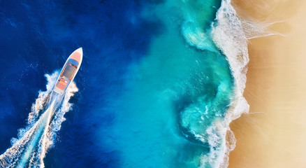 Sierkussen Luchtfoto strand Snelle boot kust Nusa Penida luchtfoto  © biletskiyevgeniy