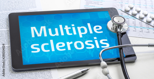 Fotografía The word Multiple sclerosis on the display of a tablet