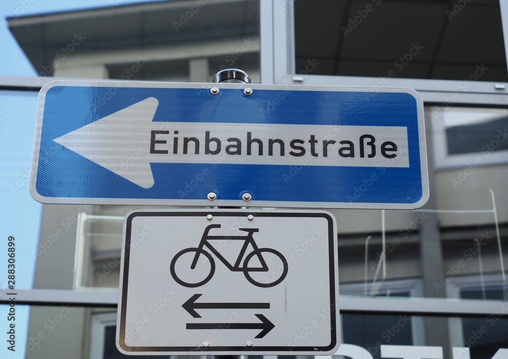Obraz premium Einbahnstrasse (One way) traffic sign in German