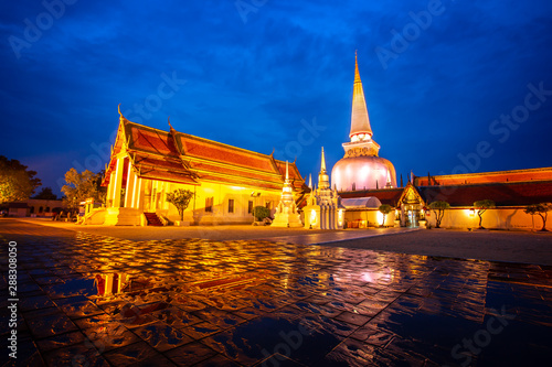Canvas Print Wat Phra Mahathat Woramahawihan with cloudy sky at Nakhon Si Thammarat in Thailand