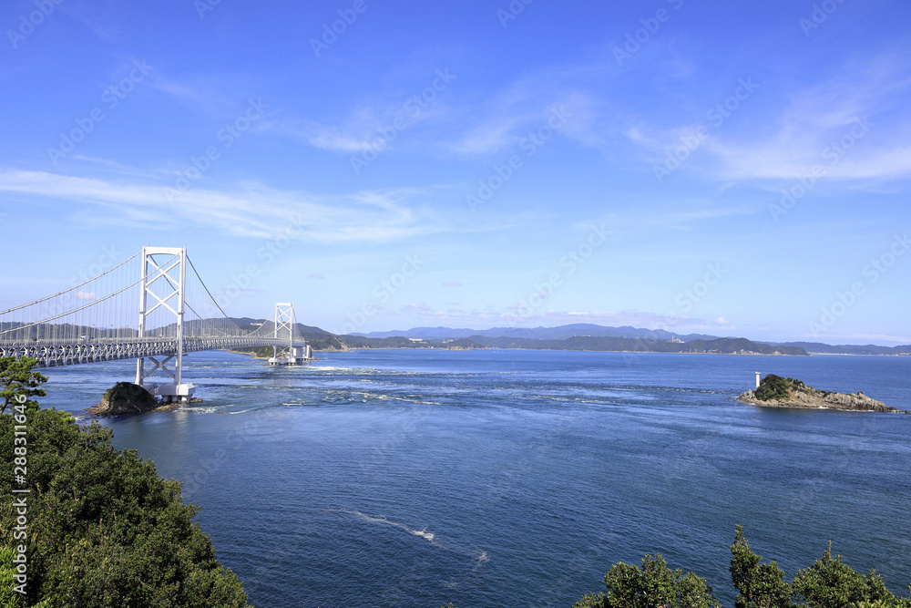 Naklejka premium 大鳴門橋と鳴門の渦潮 (徳島)