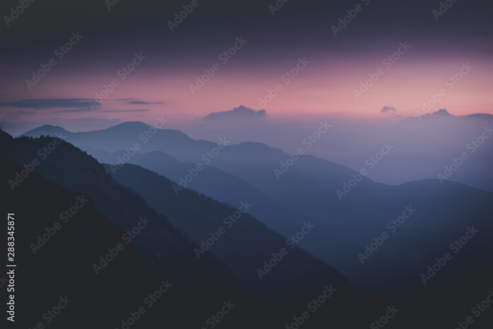 Sonnenaufgang auf dem Jaufenpass in Südtirol Sonnenaufgang auf dem Jaufenpass in Südtirol