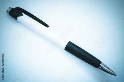 Wallpaper Mural pen on a table Torontodigital.ca