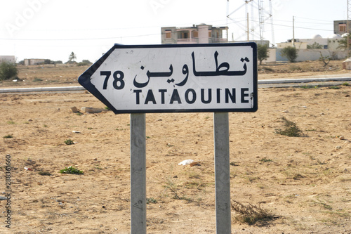 Bild auf Leinwand Orginal Tatooine traffic sign somewhere along the road
