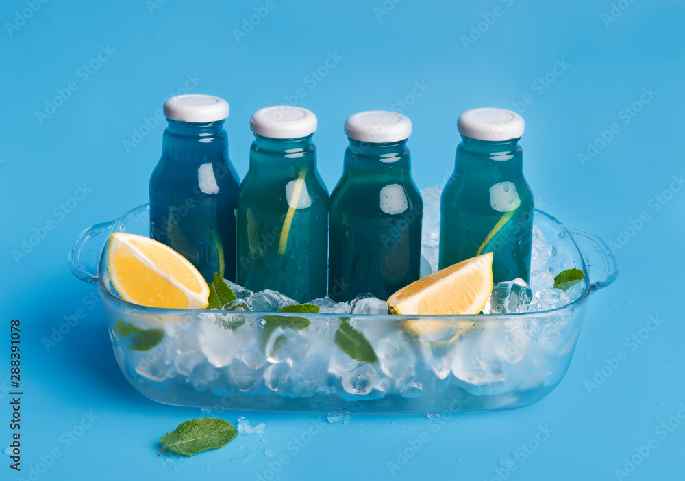Obraz premium Close up of refreshing blue iso drink for drinking in summer